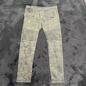 Camouflage distress jeans